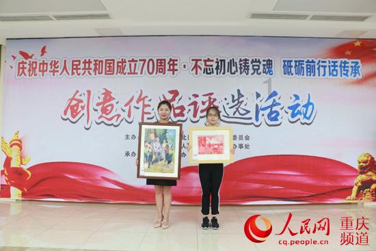 年过40岁，请放弃小脚裤+紧身衣，看美女姐姐这么穿，大气减龄